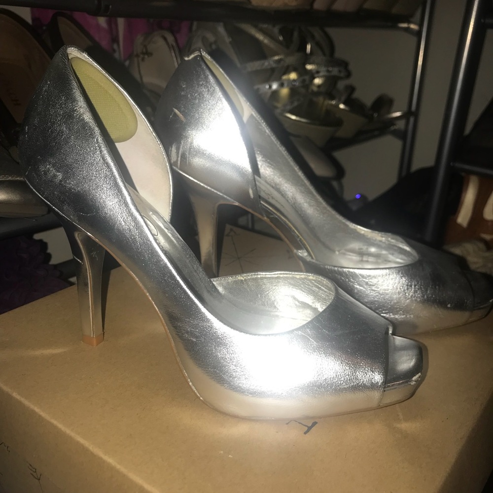 Beautiful Jessica Simpson heels 👠